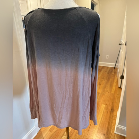 American Eagle Soft & Sexy Ombre Cold Shoulder Top - Picture 6 of 9